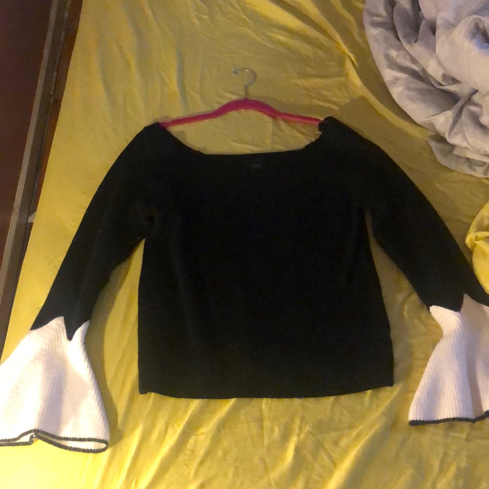 Sweater with flare sleeves